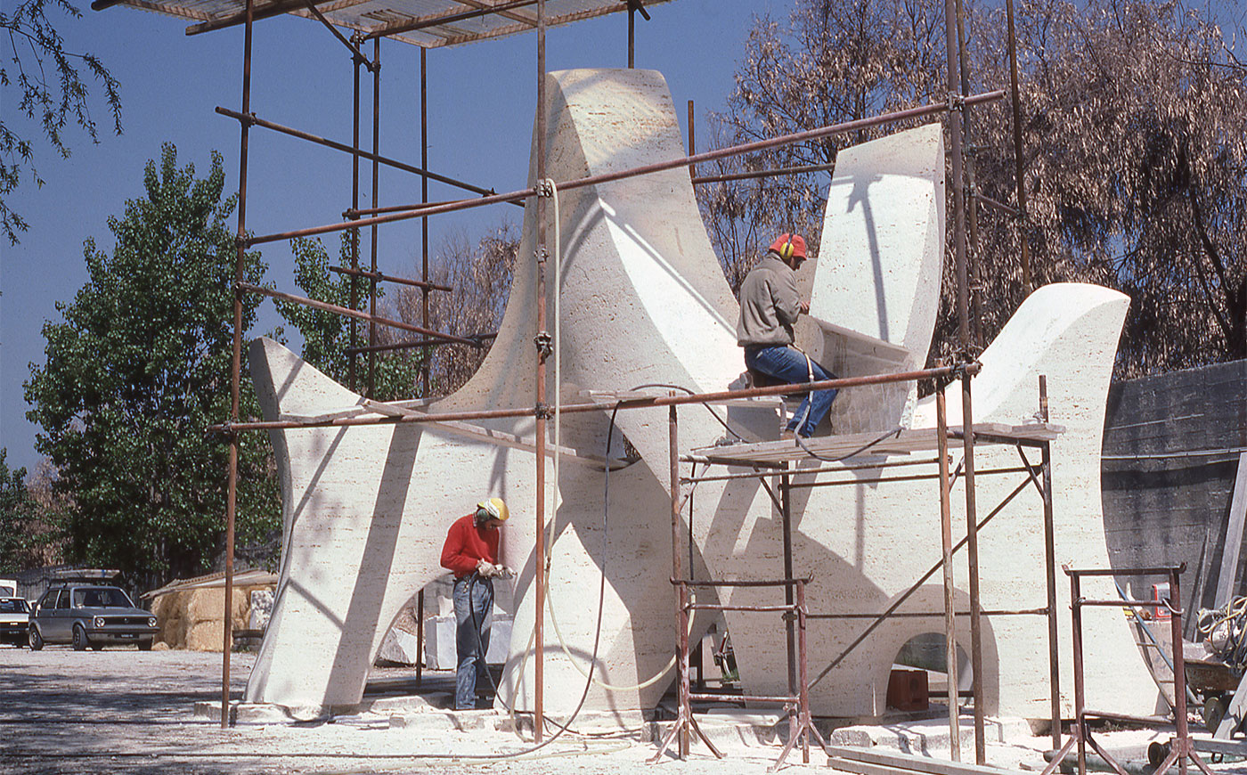 Richard Erdman modern sculptor large installation